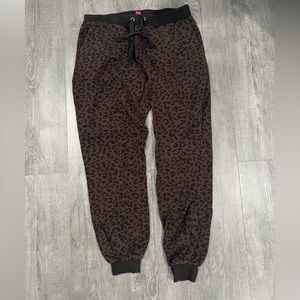 Vince Camuto – Animal Print French Terry Joggers
DP ESPRESSO / Small